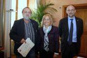 El doctor Francisco Javier Prez Pareja (director de la tesi), la Rectora Montserrat Casas i el doctor Jaume Carot, vicerector de Postgrau de la UIB