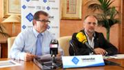 El Rector de la Universitat de les Illes Balears, doctor Lloren Huguet, i el vicerector d'Investigaci i Postgrau, doctor Jaume Carot, compareixen davant els mitjans amb motiu de la publicaci de la tercera edici de l'U-Ranking de les universitats espanyoles