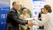 Dilluns 3 d'abril. Inauguraci de la Setmana del Postgrau, entrega de premis dels Premis Santander-UIB als millors estudiants de mster i doctorat. Son Lled, sala d'actes.