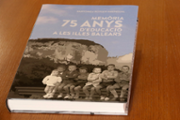 Bartomeu Rotger dona a la UIB cent exemplars del llibre Memria de 75 anys d'educaci a les Illes Balears - Foto: A.Costa(UIB)