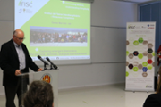 Explicaci i projecci a crrec del doctor Maxi San Miguel - Foto: A.Costa (UIB) 