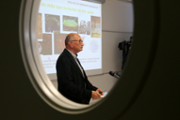 Explicaci i projecci a crrec del doctor Maxi San Miguel - Foto: A.Costa (UIB)