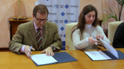 Signatura conveni: Lloren Huguet i Neus Truyols - Foto A.Costa/UIB