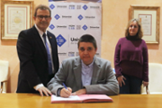 Dr. Cristbal Lpez Snchez, catedrtic d'universitat de l'rea de coneixement de Fsica de la Matria Condensada