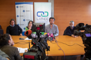 Membres del LINCC han explicat avui als mitjans de comunicaci les raons del seu posicionament contra lampliaci de l'aeroport de Palma - Foto: A.COSTA/UIB