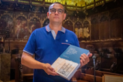 Presentaci per als mitjans de comunicaci del llibre per l'autor, el doctor Miquel Ballester Juli - Foto: A.Costa/UIB