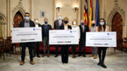 Els guanyadors amb els membres del jurat. Foto: AECC