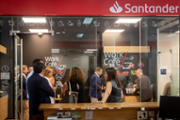 Inauguraci de la nova oficina del Banc Santander a l'entrada de l'edifici Guillem Cifre de Colonya de la UIB - FOTO: A.Costa/UIB