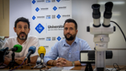 Roda informativa: Miguel ngel Miranda i Carlos Barcel, del grup de recerca en Zoologia Aplicada i de la Conservaci de la UIB - FOTO: A.Costa/UIB