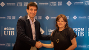 El doctor Vctor Homar, vicerector d'Investigaci i Poltica Universitria i la senyora Maria Antnia Ferrer, secretria de l'Associaci Coanegra - Foto: A.COSTA/UIB