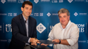 El vicerector de Poltica Cientfica i Investigaci de la UIB, doctor Vctor Homar, i el batlle de sa Pobla, senyor Gabriel Ferragut - Foto: A.COSTA/UIB