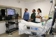 El doctor Guillem Navarra, primer per l'esquerra, amb els seus collaboradors. Foto: I3PT