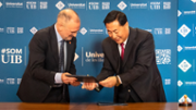 El Rector de la UIB, doctor Jaume Carot, i el Rector de la Universitat d'Estudis Internacional de Hebei, a la Xina, doctor Jianzhong Sun - Foto: A.Costa/UIB