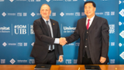 El Rector de la UIB, doctor Jaume Carot, i el Rector de la Universitat d'Estudis Internacional de Hebei, a la Xina, doctor Jianzhong Sun - Foto: A.Costa/UIB