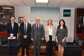 D'esquerra a dreta, Miguel Miguns, Jaume Carot, Ricardo Mairal, Natalia Urigen i Judit Vega. Foto: UNED