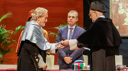 El rector investeix el nou doctor | Foto: A.Costa/UIB