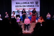 Estudiants de l'Aula de Teatre de la UIB representen l'obra Un habitatge digne | FOTO: A.COSTA/UIB